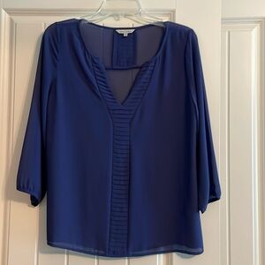 Quarter length blue top.